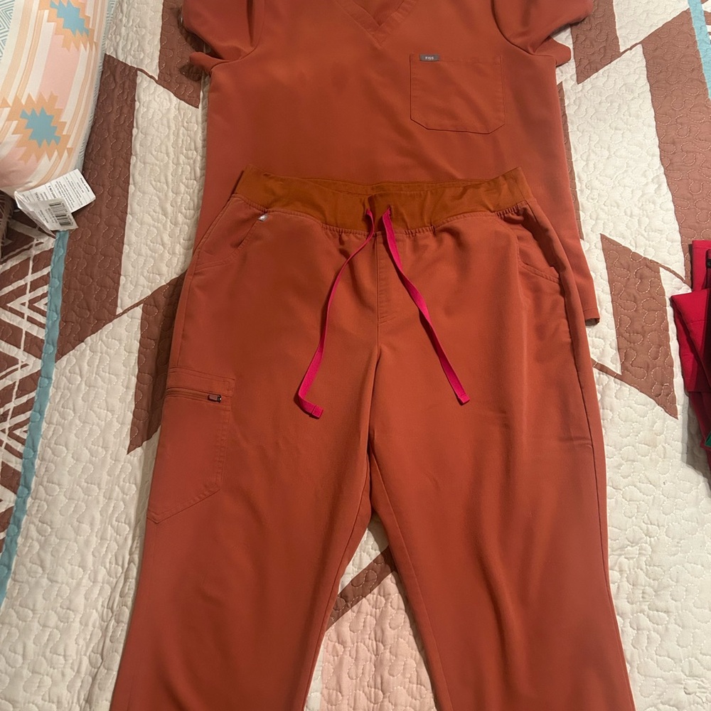 Figs Terracotta Jogger Scrub Set